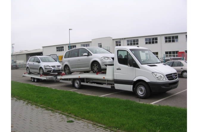 Mercedes with folding trailer