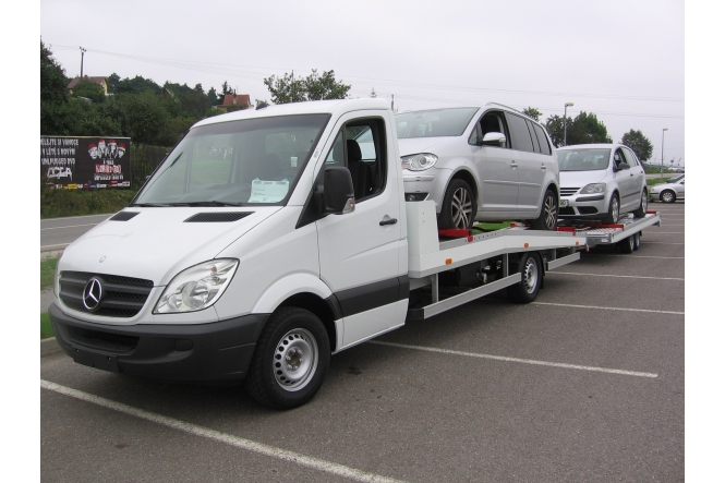 Mercedes with folding trailer-1