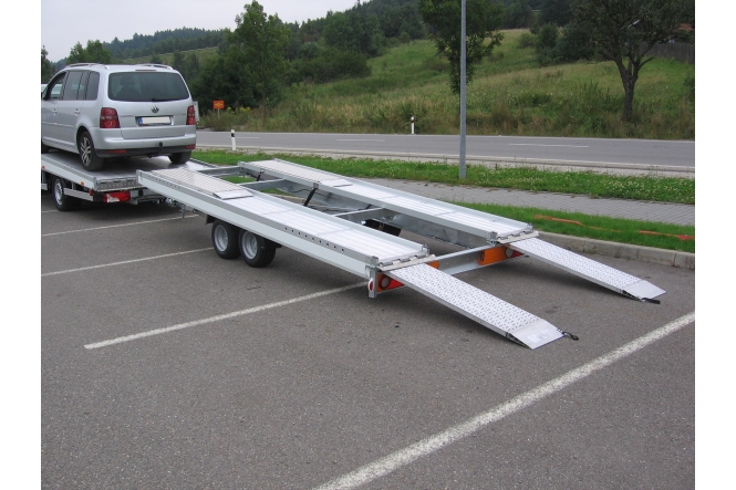 Mercedes with folding trailer-1