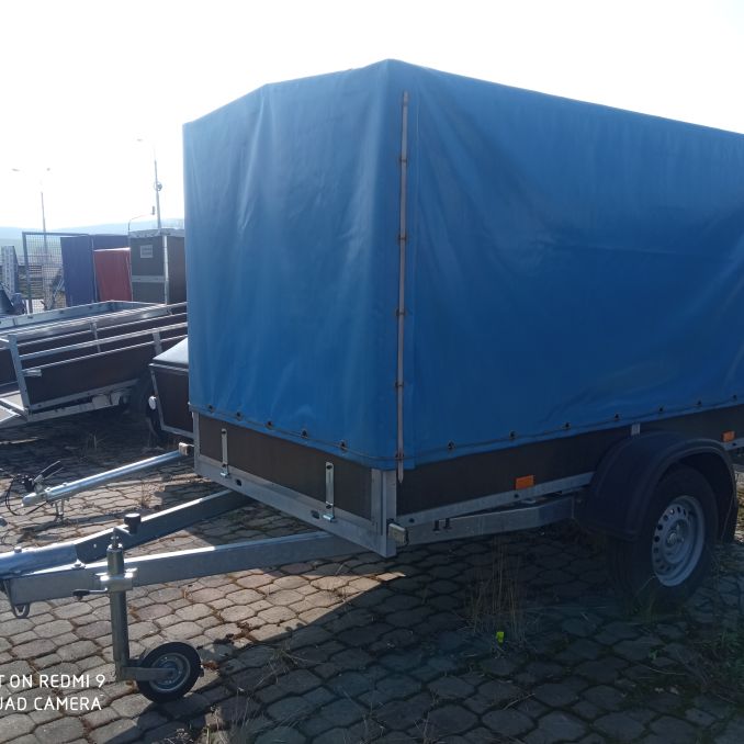Vario s plachtou modré.jpg